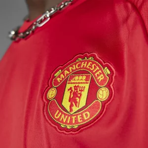 Alternative view of Manchester United maglia Home 24/25